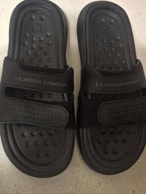 Ladies Under Armoe Sandles